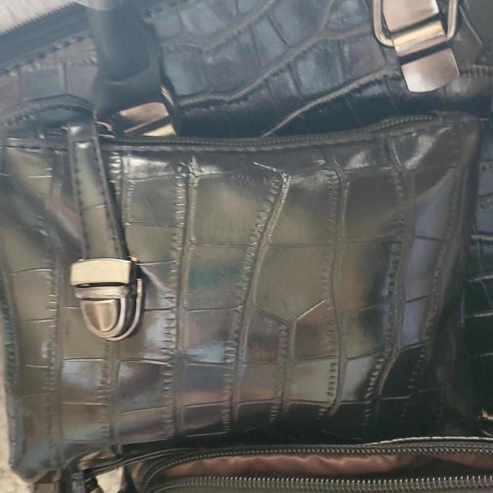 Black 4 Piece Crocodile Pattern Purse Set - Picture 7 of 8